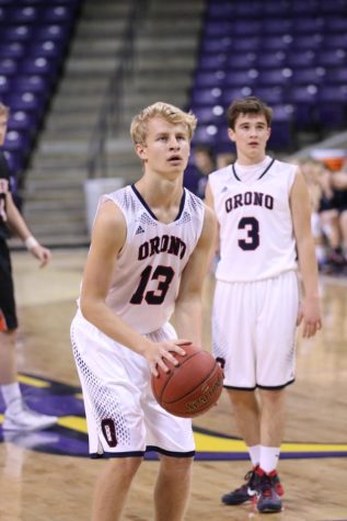 Senior Cole Hennings prepares to shoot