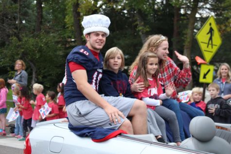 The King Mark Wilson and the Queen Grace Bloomquist are all smiles and waves 