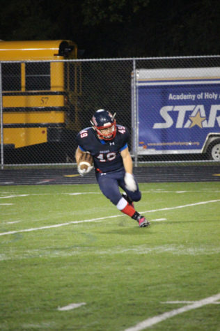 Senior Max Kahn runs the ball down the field. 